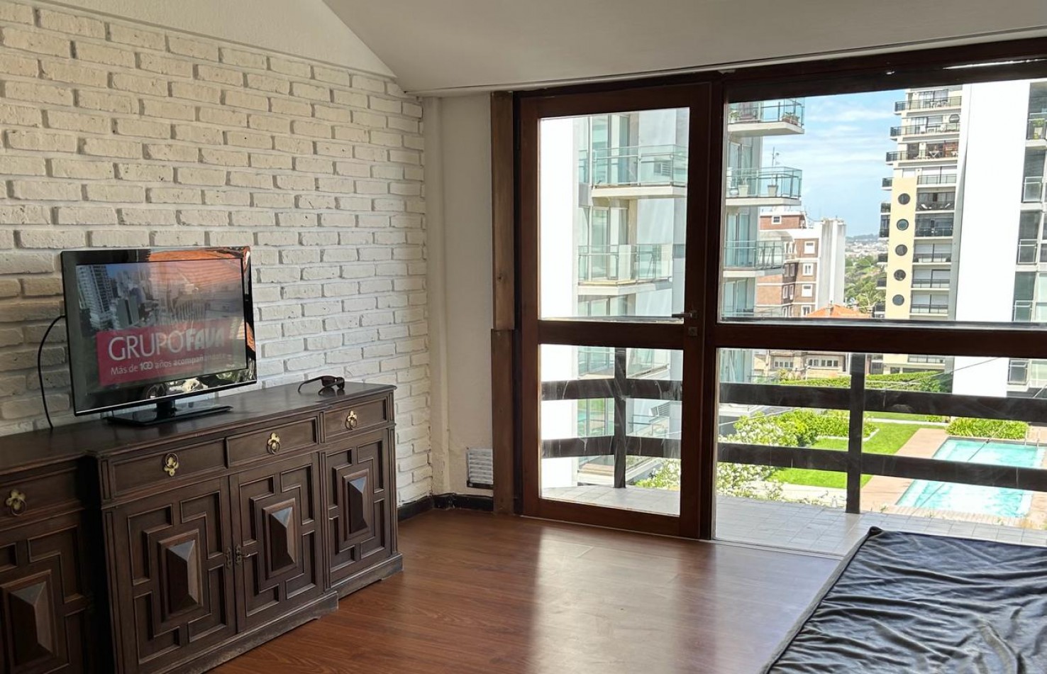 ALQUILER DE DEPTO A MTS DEL MAR, 3 AMB CON DEPENDENCIA Y TERRAZA PROPIA