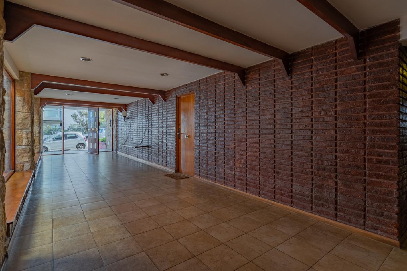 ALQUILER DE DEPTO A MTS DEL MAR, 3 AMB CON DEPENDENCIA Y TERRAZA PROPIA