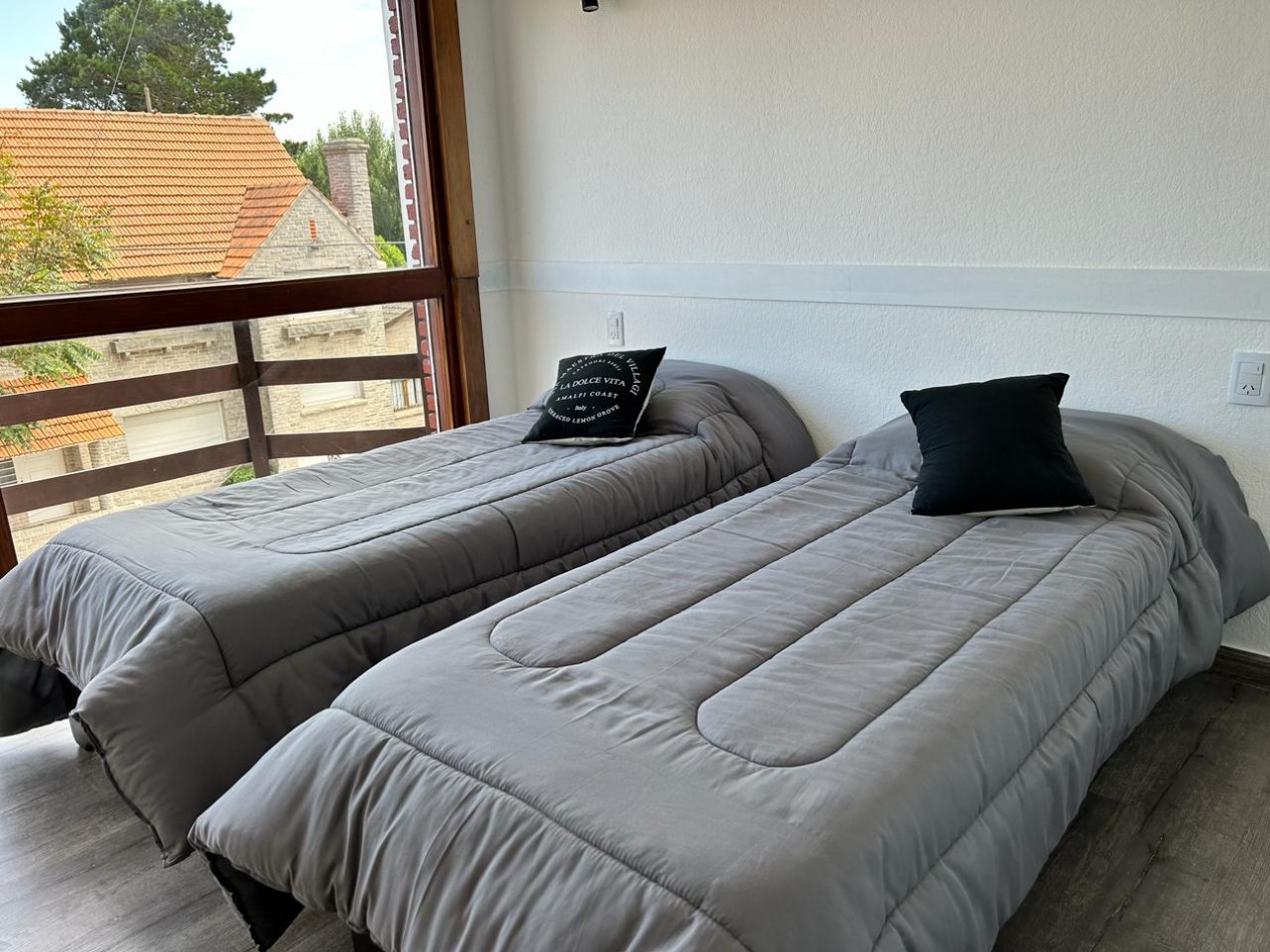 ALQUILER DE DEPTO A MTS DEL MAR, 3 AMB CON DEPENDENCIA Y TERRAZA PROPIA