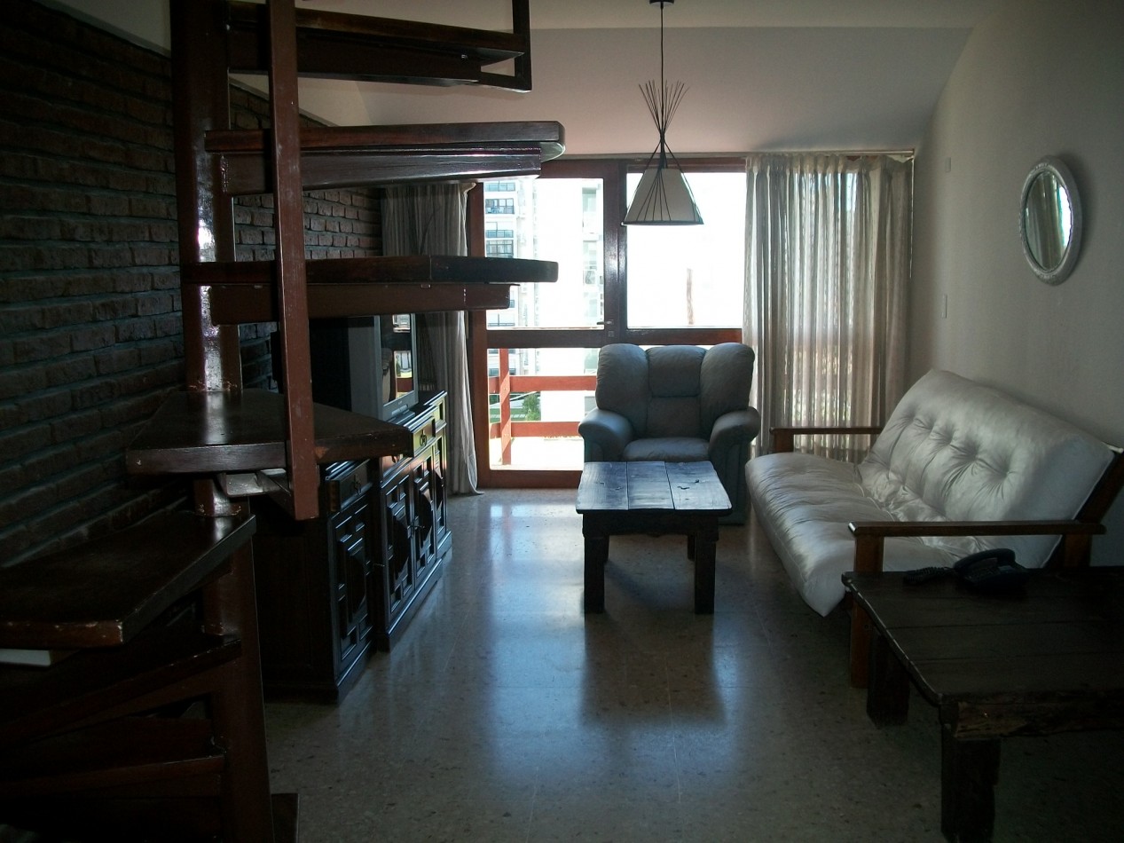 ALQUILER DE DEPTO A MTS DEL MAR, 3 AMB CON DEPENDENCIA Y TERRAZA PROPIA