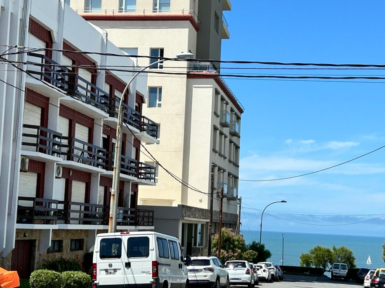 ALQUILER DE DEPTO A MTS DEL MAR, 3 AMB CON DEPENDENCIA Y TERRAZA PROPIA