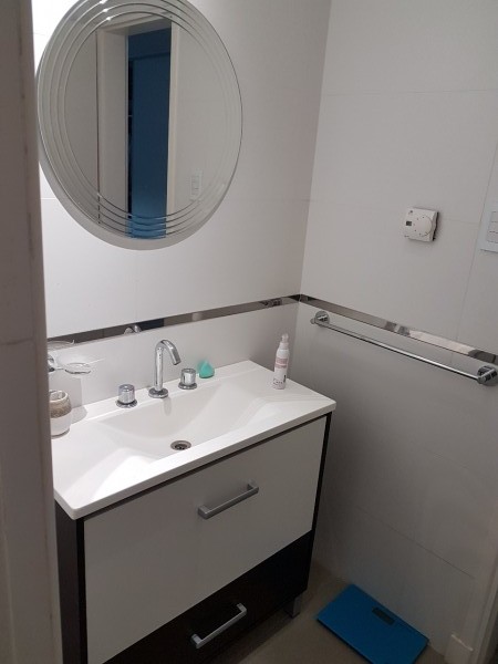nuevo, moderno, optimo,hemroso chalet de 4 ambientes, con garaje ,parque y galería