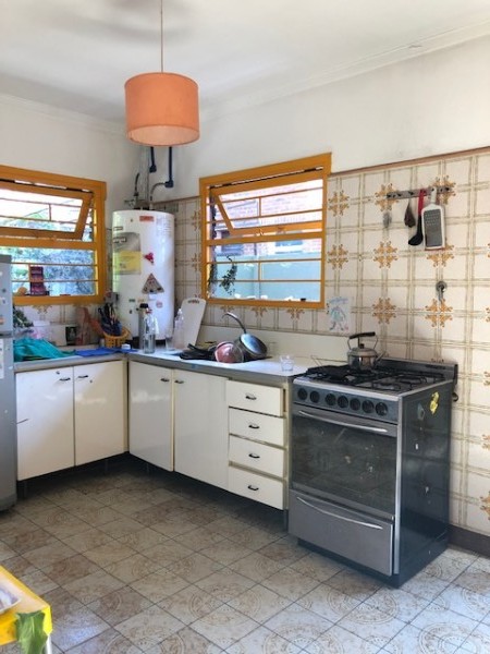 VENTA CHALET, 4 ambientes, parque y patio, sobre lote de 15 mts de frente !!!!! muy buena opcion !!!!