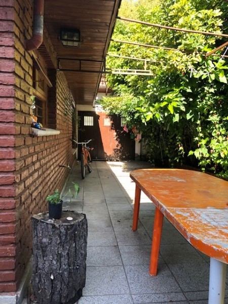 VENTA CHALET, 4 ambientes, parque y patio, sobre lote de 15 mts de frente !!!!! muy buena opcion !!!!