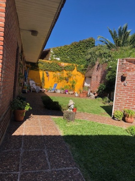 hermoso chalet en colina, amplio, impecable, consulte !!!!