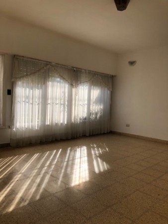 VENTA CON RENTA RECIENTE !!! Excelentes inquilinos !!! CHALET CHAUVIN, EXCELENTE ZONA APTA POYECTO FAMILIAR, PROFESIONAL, MULTIFAMILIAR, ETC