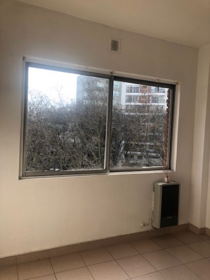 VENTA OFICINA EDIFICO TRADICIONAL , ZONA CENTRO CON SEGURIDAD PERMANENTE, VENTA URGENTE, SE VENDE CON RENTA