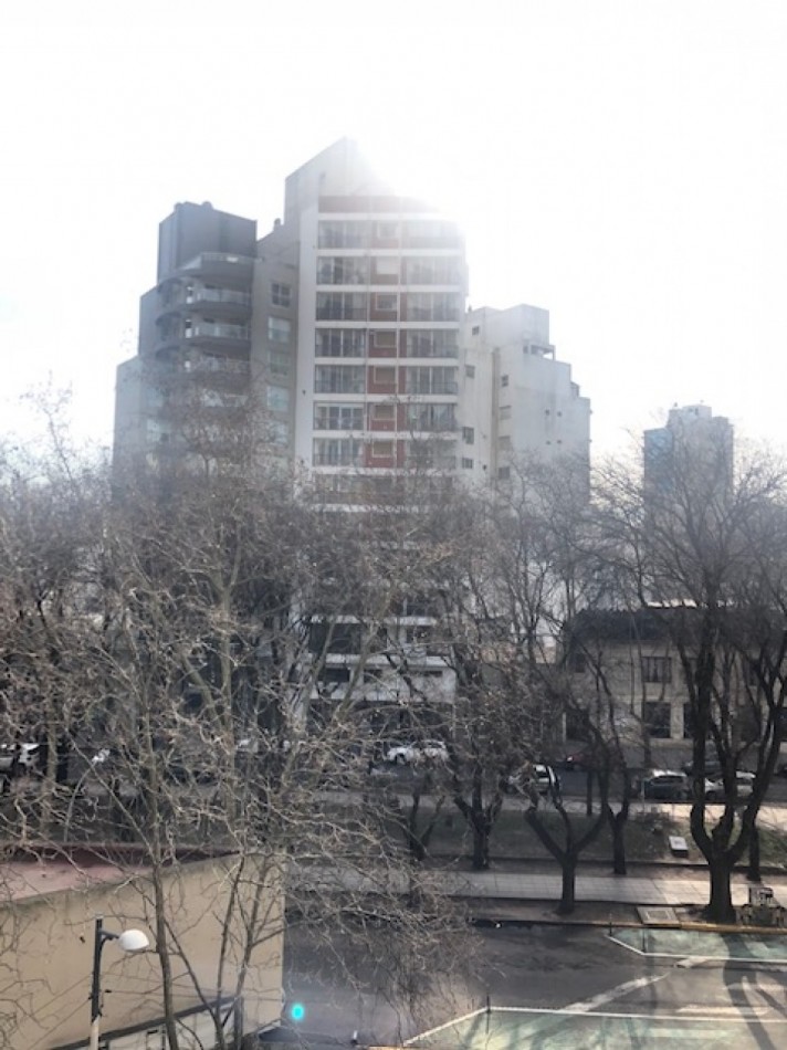 VENTA OFICINA EDIFICO TRADICIONAL , ZONA CENTRO CON SEGURIDAD PERMANENTE, VENTA URGENTE, SE VENDE CON RENTA