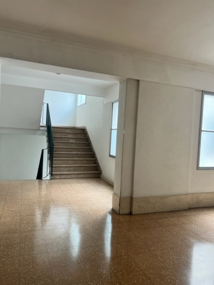 EVALUE, VEALO, BUSCA ESTILO ??? departamento AMPLISIMO, señorial DE 3 amb con dependencia, dormitorios al frente con balcon, microcentro, a un paso de todo lo que necesite y del mar, EXCELENTE OPCION DE COMRPA !!!