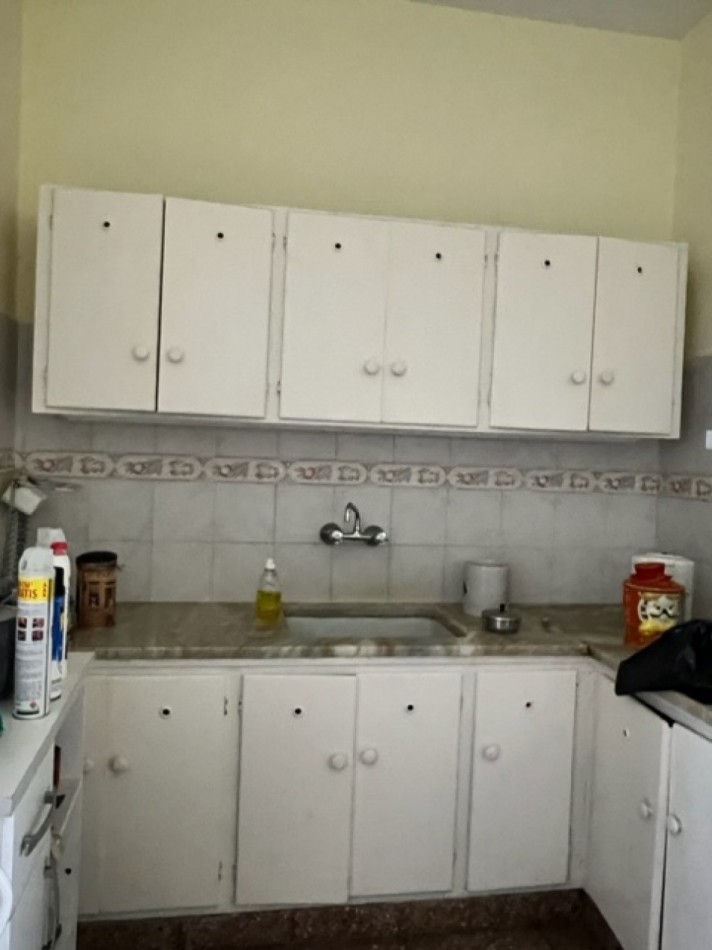 EVALUE, VEALO, BUSCA ESTILO ??? departamento AMPLISIMO, señorial DE 3 amb con dependencia, dormitorios al frente con balcon, microcentro, a un paso de todo lo que necesite y del mar, EXCELENTE OPCION DE COMRPA !!!