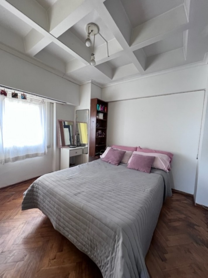 VENTA DEPARTAMENTO DE 3 AMB, BALCON , VISTA PANORAMICA, COCHERA Y BAULERA , EN EL POPULAR EDIFICIO LAFAYETTE