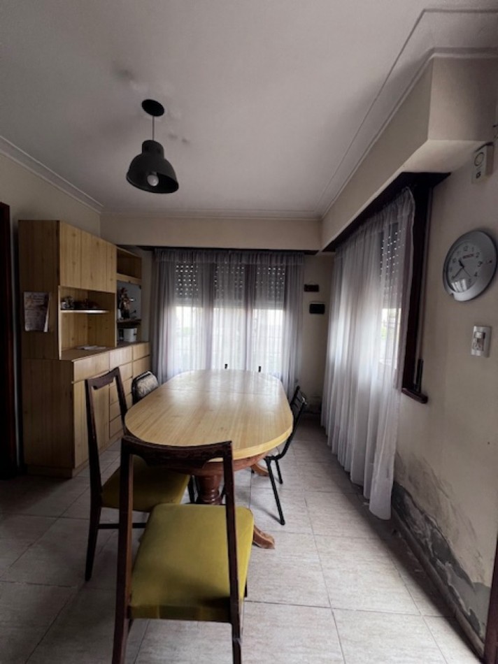 venta duplex de 4 amb. con entrada de auto, patio, y 1 dormitorios en PB, ideal !!!