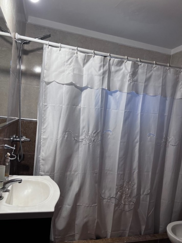 venta duplex de 4 amb. con entrada de auto, patio, y 1 dormitorios en PB, ideal !!!