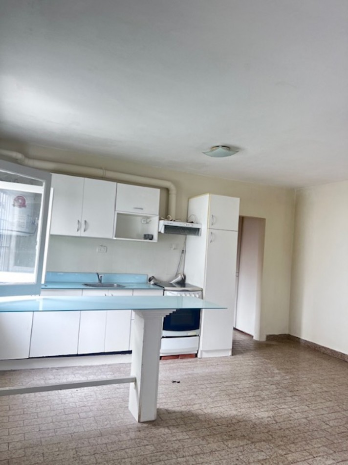 NUEVO VALOR!!! RETASADA !!! VENTA CASA AMERICANA EN LOTE PROPIO !!! casa de 3 amb. o casa con dpto independiente, apta dos familias, en caisamar con gran lote y posibilidades de ampliar
