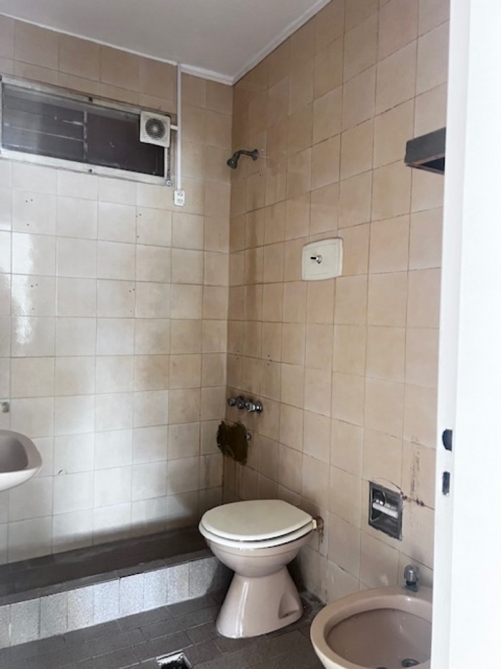 NUEVO VALOR!!! RETASADA !!! VENTA CASA AMERICANA EN LOTE PROPIO !!! casa de 3 amb. o casa con dpto independiente, apta dos familias, en caisamar con gran lote y posibilidades de ampliar