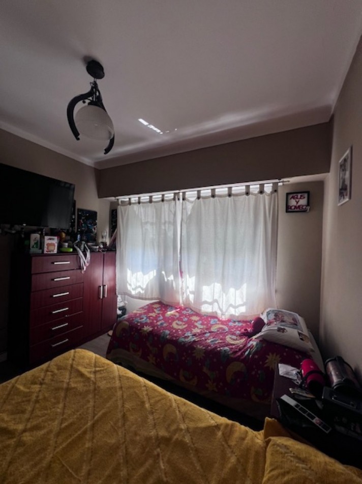 VENTA IMPECABLE CHALET, ZONA ALMAFUERTE Y JARA, MAR DEL PLATA, 4 AMB. GJE/QUINCHO Y PATIO