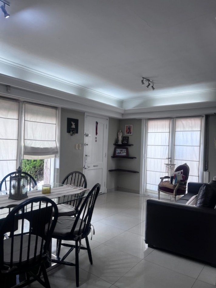 VENTA IMPECABLE CHALET, ZONA ALMAFUERTE Y JARA, MAR DEL PLATA, 4 AMB. GJE/QUINCHO Y PATIO