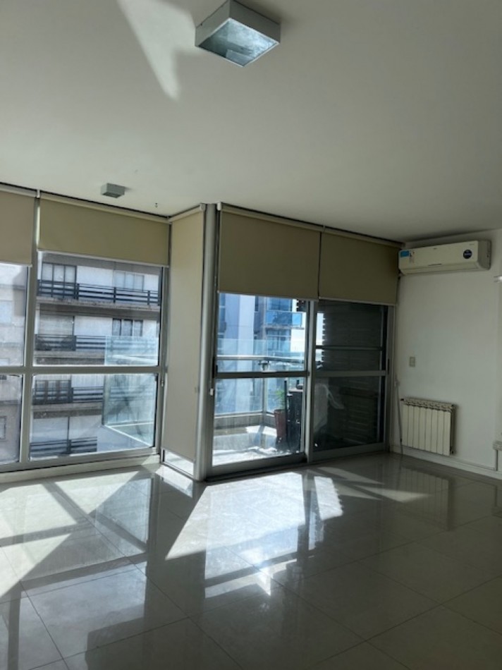 VENTA MAR DEL PLATA, HERMOSO SEMIPISO A METROS DEL MAR, PLAYA CHICA, 3 AMB. COCHERA DOBLE, OPTIMO !!!!