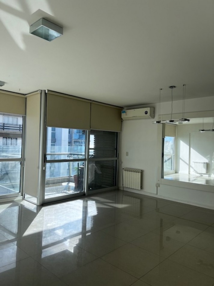 VENTA MAR DEL PLATA, HERMOSO SEMIPISO A METROS DEL MAR, PLAYA CHICA, 3 AMB. COCHERA DOBLE, OPTIMO !!!!