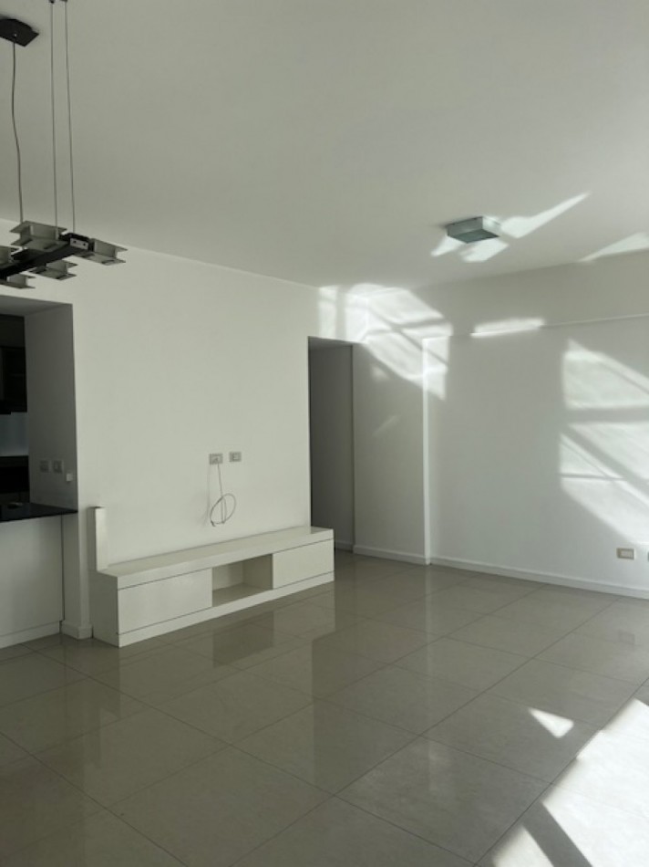 VENTA MAR DEL PLATA, HERMOSO SEMIPISO A METROS DEL MAR, PLAYA CHICA, 3 AMB. COCHERA DOBLE, OPTIMO !!!!