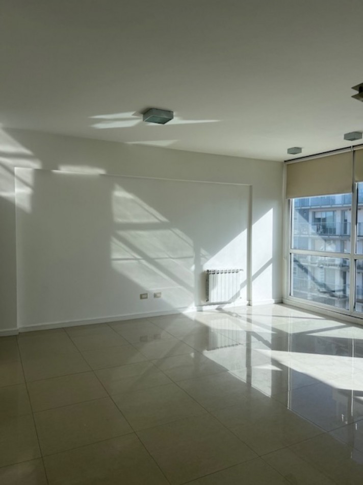 VENTA MAR DEL PLATA, HERMOSO SEMIPISO A METROS DEL MAR, PLAYA CHICA, 3 AMB. COCHERA DOBLE, OPTIMO !!!!