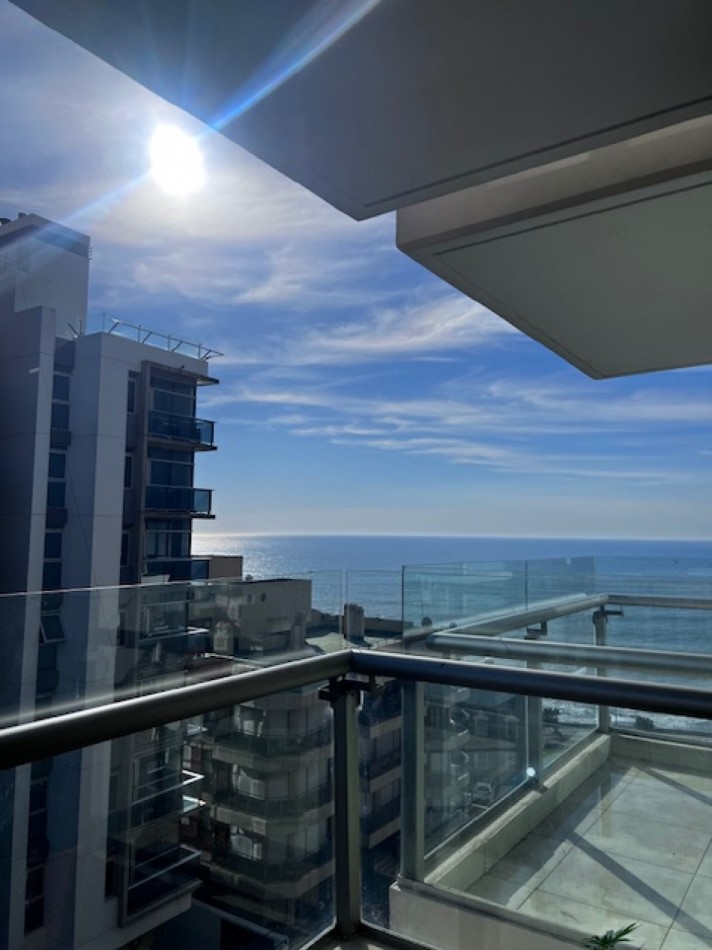 VENTA MAR DEL PLATA, HERMOSO SEMIPISO A METROS DEL MAR, PLAYA CHICA, 3 AMB. COCHERA DOBLE, OPTIMO !!!!