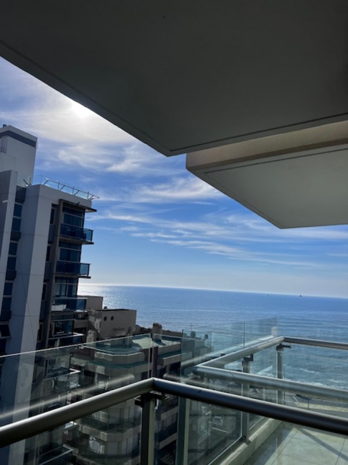 VENTA MAR DEL PLATA, HERMOSO SEMIPISO A METROS DEL MAR, PLAYA CHICA, 3 AMB. COCHERA DOBLE, OPTIMO !!!!