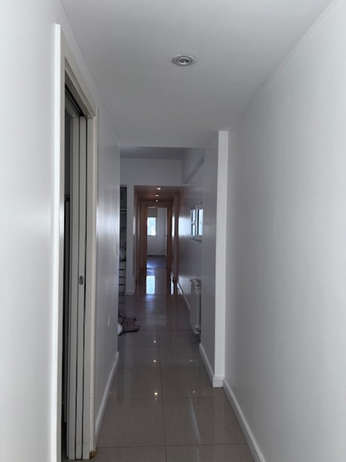 VENTA MAR DEL PLATA, HERMOSO SEMIPISO A METROS DEL MAR, PLAYA CHICA, 3 AMB. COCHERA DOBLE, OPTIMO !!!!
