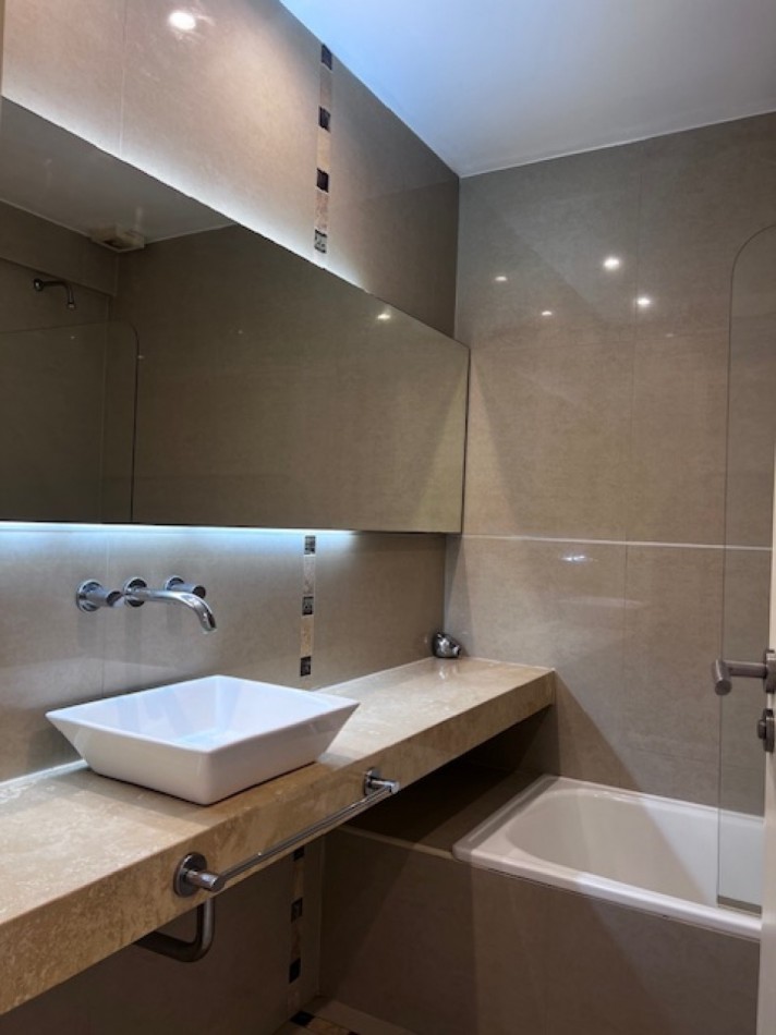 VENTA MAR DEL PLATA, HERMOSO SEMIPISO A METROS DEL MAR, PLAYA CHICA, 3 AMB. COCHERA DOBLE, OPTIMO !!!!
