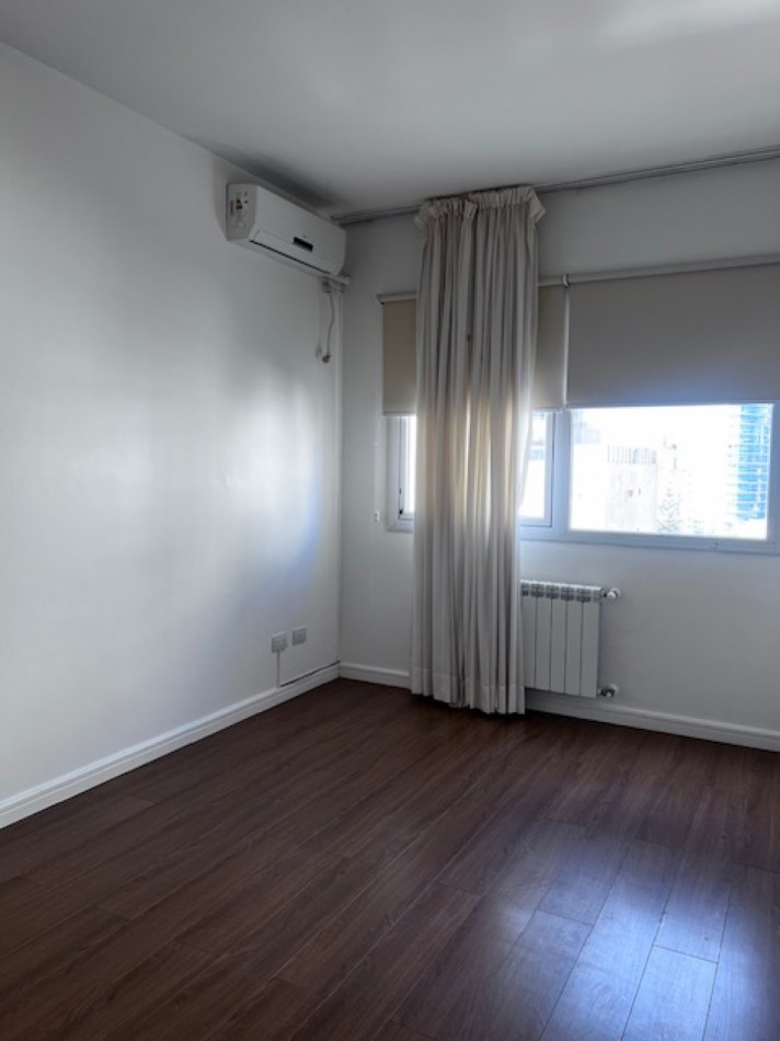 VENTA MAR DEL PLATA, HERMOSO SEMIPISO A METROS DEL MAR, PLAYA CHICA, 3 AMB. COCHERA DOBLE, OPTIMO !!!!