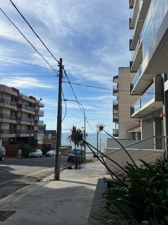 VENTA MAR DEL PLATA, HERMOSO SEMIPISO A METROS DEL MAR, PLAYA CHICA, 3 AMB. COCHERA DOBLE, OPTIMO !!!!
