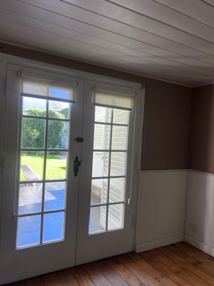 VENTA IMPORTANTE CHALET DE 5 AMB. GARAJE, PARQUE Y PISCINA, UBICADA EN ZONA DE PRIVILEGIO, A POCAS CUADRAS DE PLAYA GRANDE Y CENTRO COMERCIAL GUEMES