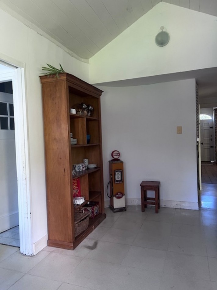VENTA IMPORTANTE CHALET DE 5 AMB. GARAJE, PARQUE Y PISCINA, UBICADA EN ZONA DE PRIVILEGIO, A POCAS CUADRAS DE PLAYA GRANDE Y CENTRO COMERCIAL GUEMES