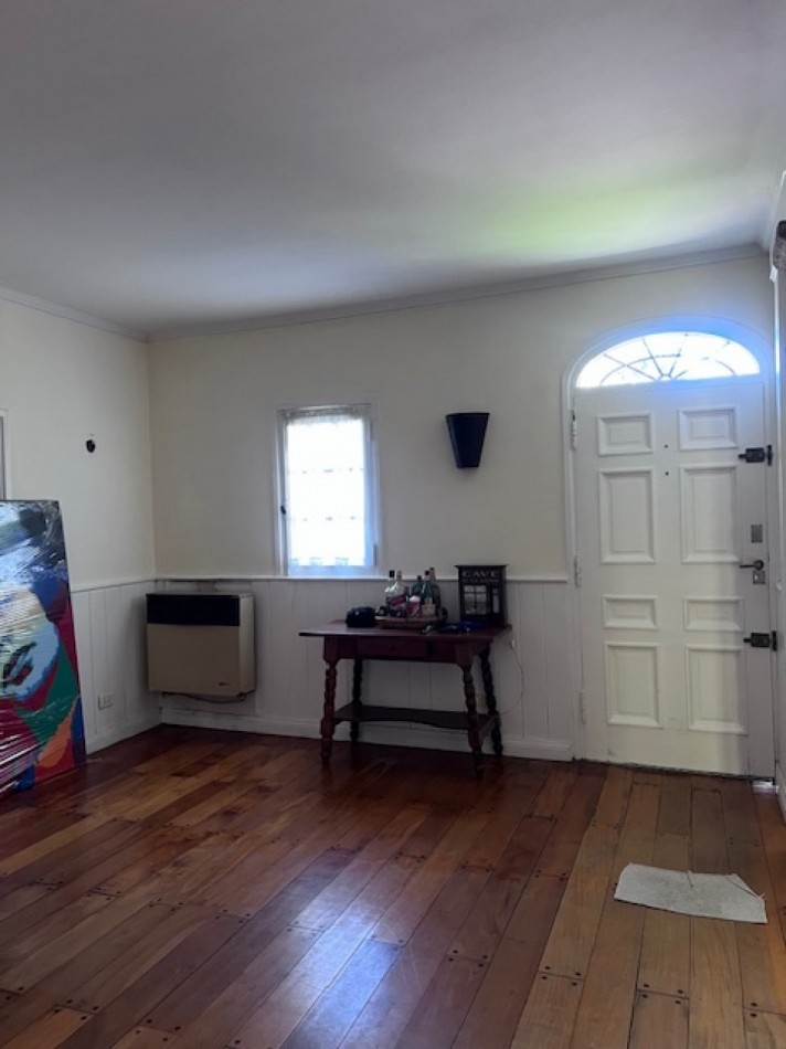 VENTA IMPORTANTE CHALET DE 5 AMB. GARAJE, PARQUE Y PISCINA, UBICADA EN ZONA DE PRIVILEGIO, A POCAS CUADRAS DE PLAYA GRANDE Y CENTRO COMERCIAL GUEMES