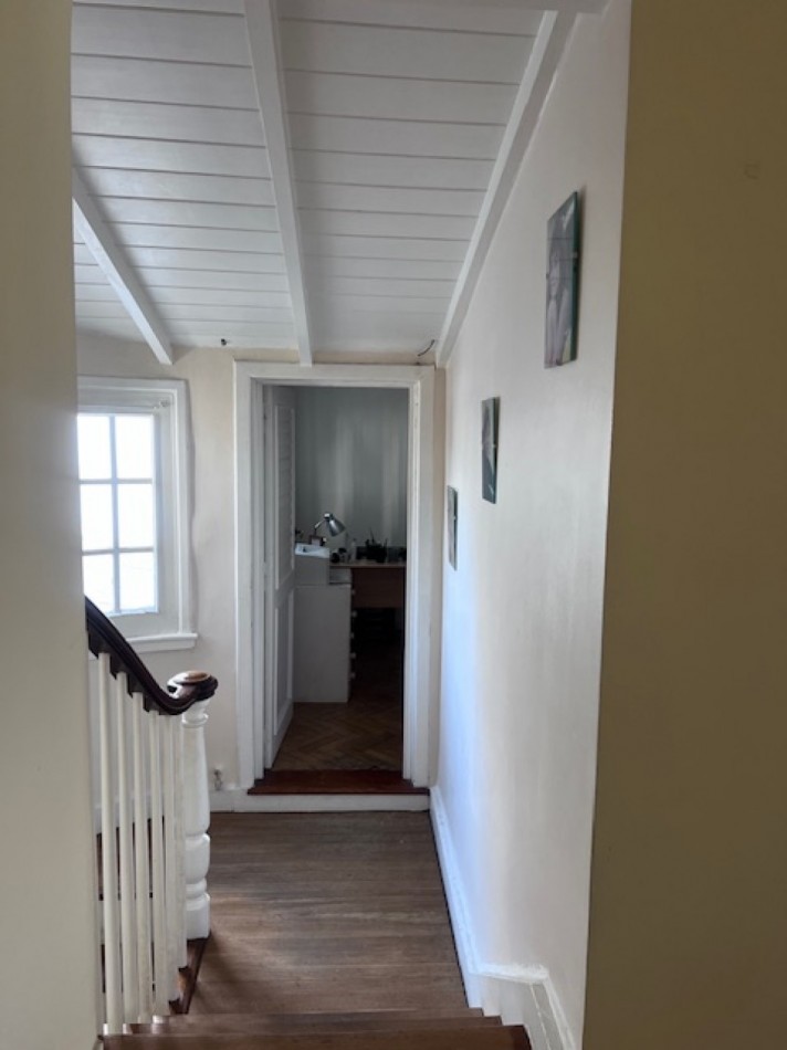 VENTA IMPORTANTE CHALET DE 5 AMB. GARAJE, PARQUE Y PISCINA, UBICADA EN ZONA DE PRIVILEGIO, A POCAS CUADRAS DE PLAYA GRANDE Y CENTRO COMERCIAL GUEMES
