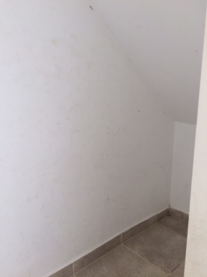 VENTA HERMOSO DUPLEX DE 4 AMBIENTES, ENTRADA D E AUTO Y PARQUE, ZONA CONSTITUCION
