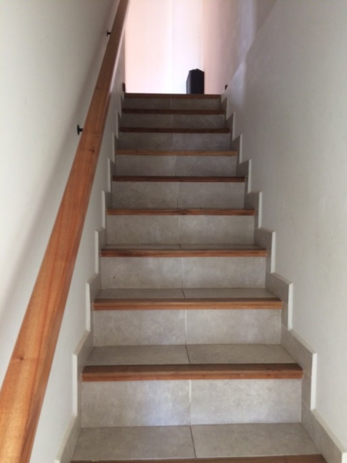 VENTA HERMOSO DUPLEX DE 4 AMBIENTES, ENTRADA D E AUTO Y PARQUE, ZONA CONSTITUCION