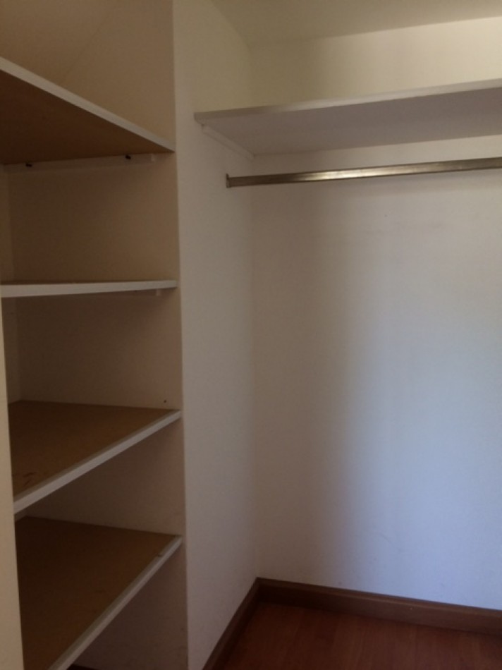 VENTA HERMOSO DUPLEX DE 4 AMBIENTES, ENTRADA D E AUTO Y PARQUE, ZONA CONSTITUCION