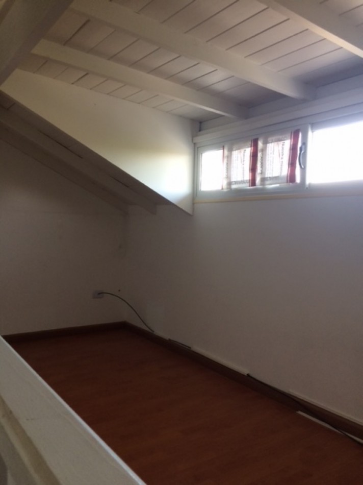 VENTA HERMOSO DUPLEX DE 4 AMBIENTES, ENTRADA D E AUTO Y PARQUE, ZONA CONSTITUCION