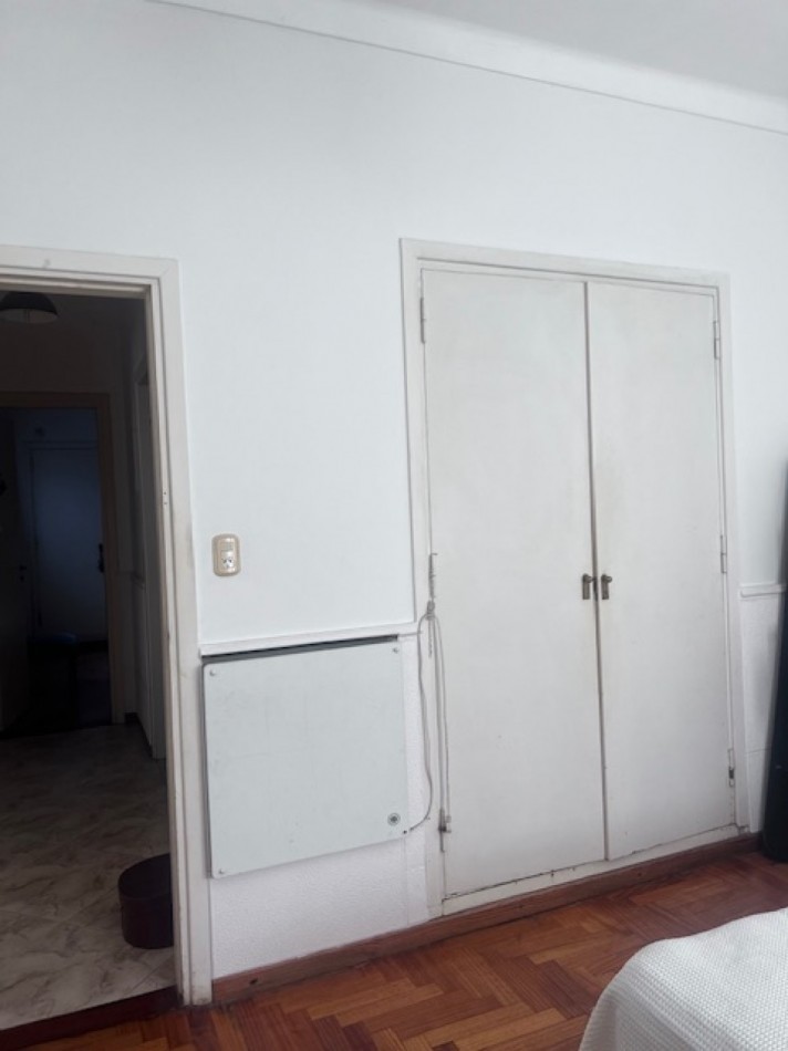 VENTA CHALET ZONA GUEMES, A METROS DEL SHOPPING, CHALET TIPICO MDP, 3 amb. mas dependencias dobles con baño, garaje y patio