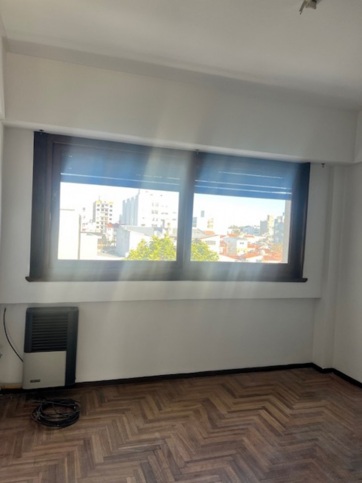 ALQUILER MAR  DEL PLATA, 24 M., HERMOSO DOS AMB. CON BALCON, AL  FRENTE Y SUPER  SOLEADO       