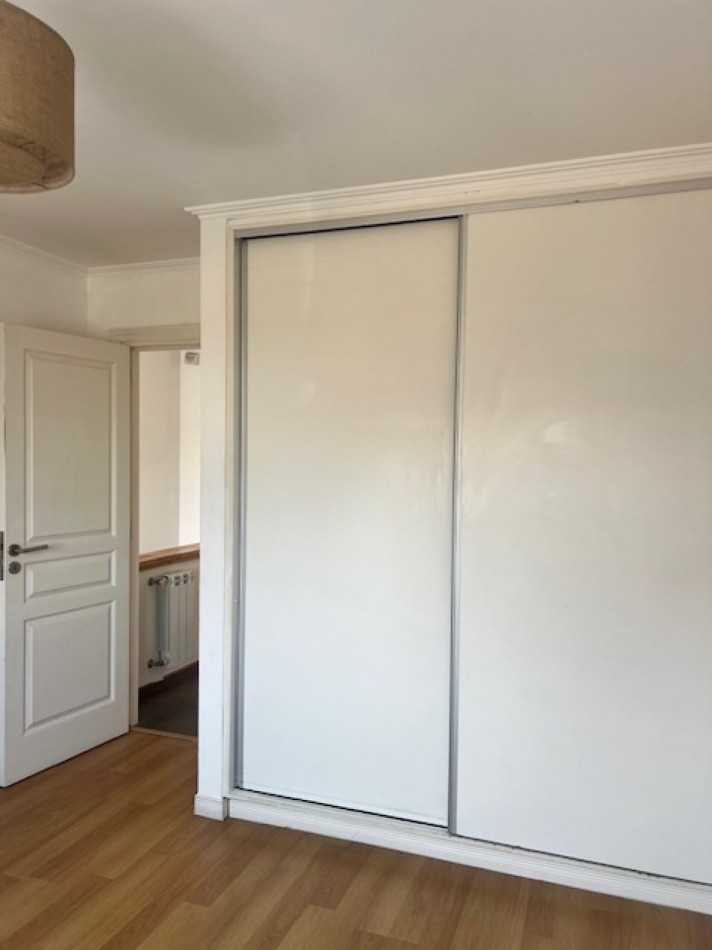 HERMOSO DUPLEX EN ALQUILER POR 24 MESES EN MAR DEL PLATA. 3 AMB. ENTRADA DE AUTO , PATIO Y BALCON