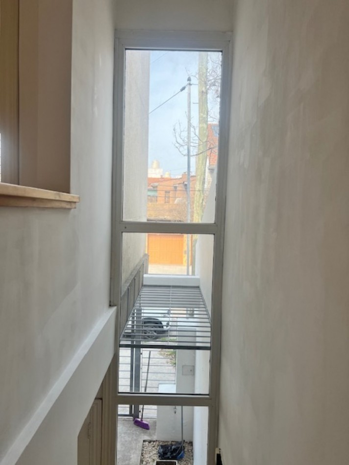 HERMOSO DUPLEX EN ALQUILER POR 24 MESES EN MAR DEL PLATA. 3 AMB. ENTRADA DE AUTO , PATIO Y BALCON