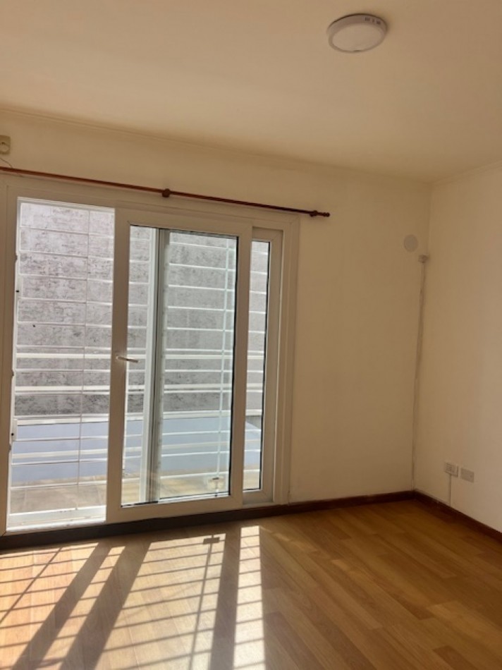 HERMOSO DUPLEX EN ALQUILER POR 24 MESES EN MAR DEL PLATA. 3 AMB. ENTRADA DE AUTO , PATIO Y BALCON