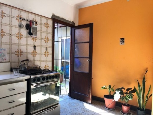 VENTA CHALET, 4 ambientes, parque y patio, sobre lote de 15 mts de frente !!!!! muy buena opcion !!!!