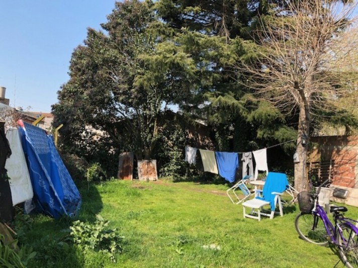 NUEVO VALOR!!! RETASADA !!! VENTA CASA AMERICANA EN LOTE PROPIO !!! casa de 3 amb. o casa con dpto independiente, apta dos familias, en caisamar con gran lote y posibilidades de ampliar