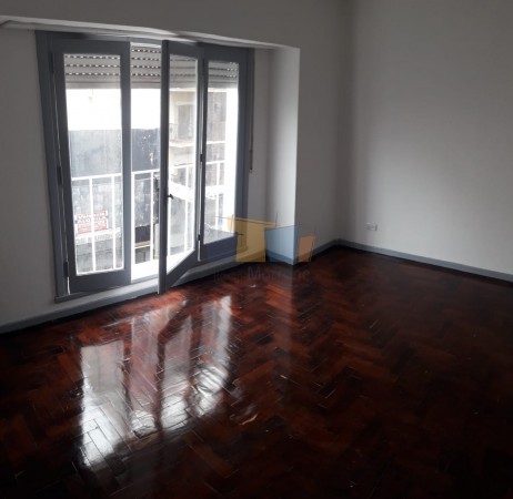 piso de 3 ambientes, aggiornado, al frente