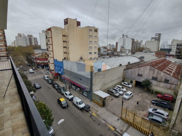 PISO 3 AMBIENTES , SHOPPING LOS GALLEGOS, IMPECABLE