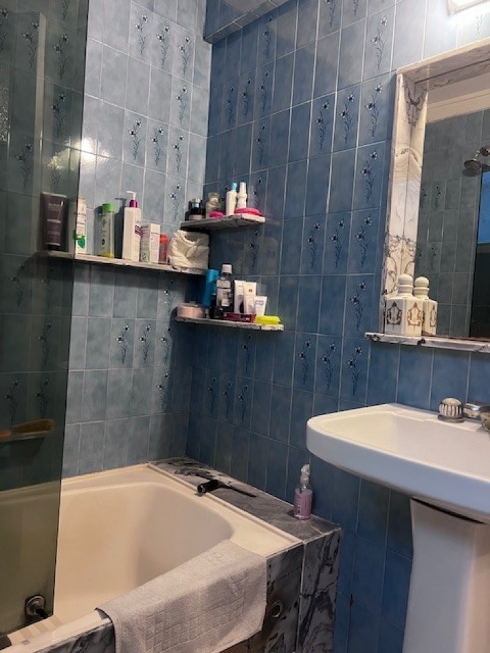 VENTA HERMOSO DEPARTAMENTO EN SEMIPISO, 3 AMB. CON DEPENDENIAS, TERRAZA PROPIA Y COCHERA, LOMAS DE STELLA MARIS