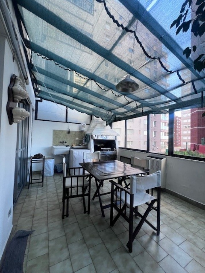 VENTA HERMOSO DEPARTAMENTO EN SEMIPISO, 3 AMB. CON DEPENDENIAS, TERRAZA PROPIA Y COCHERA, LOMAS DE STELLA MARIS